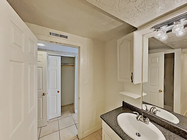 2813 N Greenfield Rd — Photo 7