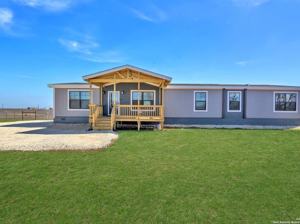 2633 FM 1332, Jourdanton, TX 78069