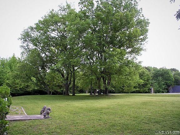 3rd image of Berry Hill Dr