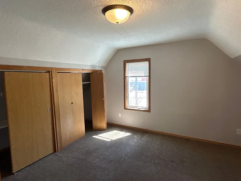 623 Maryland Ave E — Photo 10