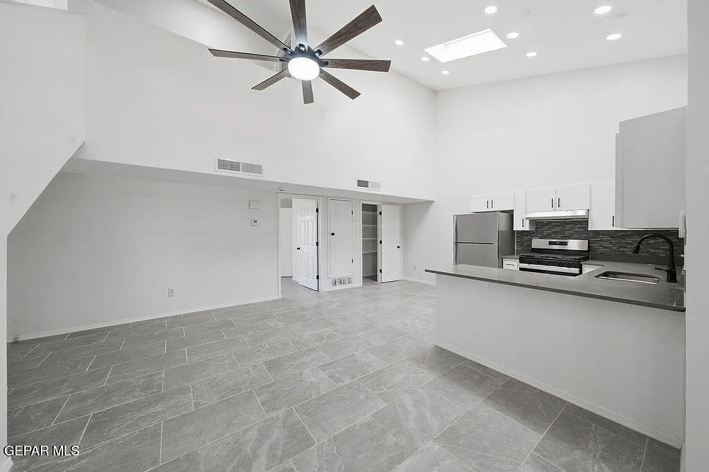 3 bed, 2.0 bath, 1598 sqft, $1,800 — Photo 4