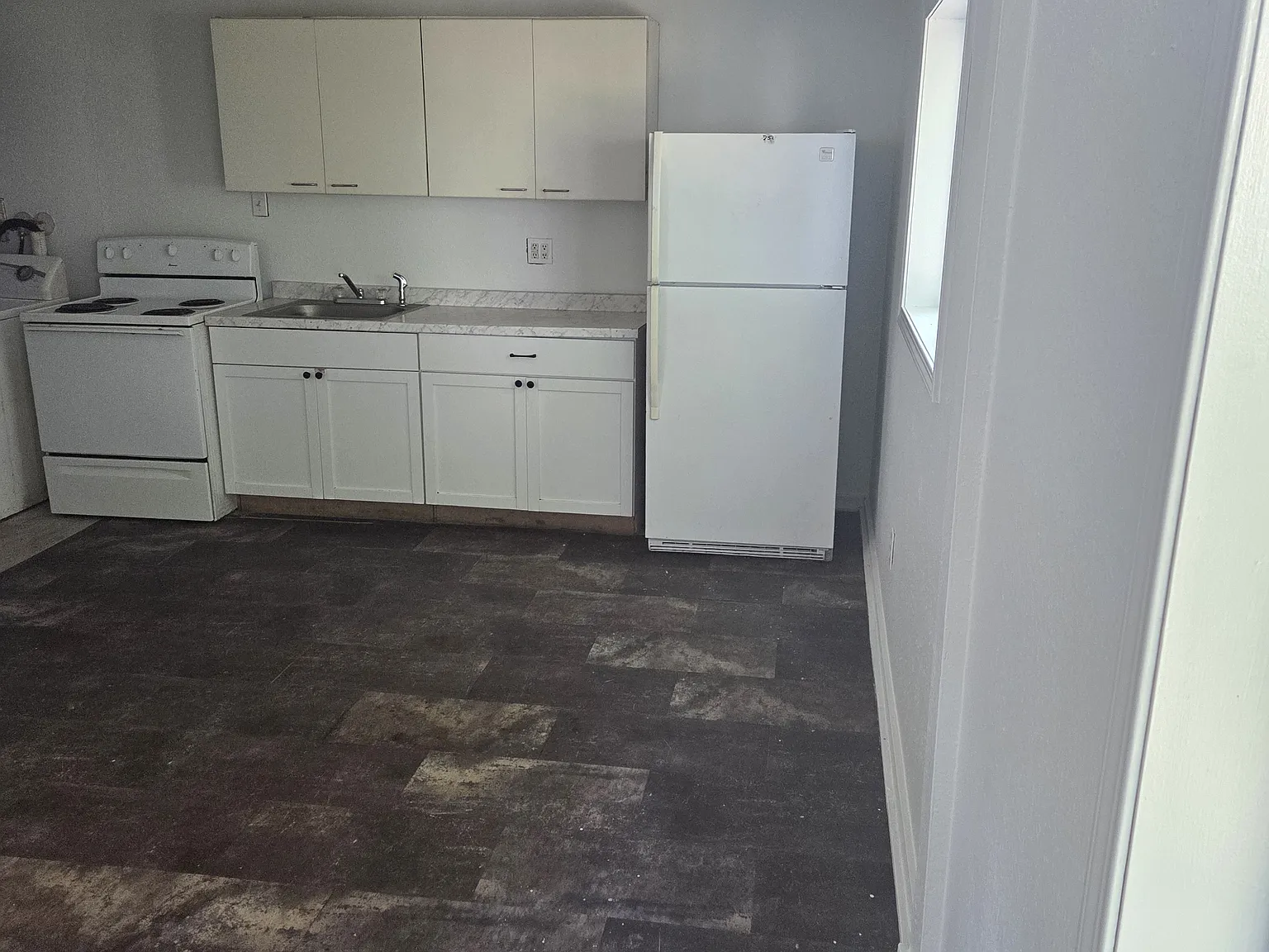 2 bed, 889 sqft, $1,000 — Photo 3