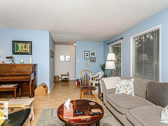 5th image of 10968 35th Ave NW