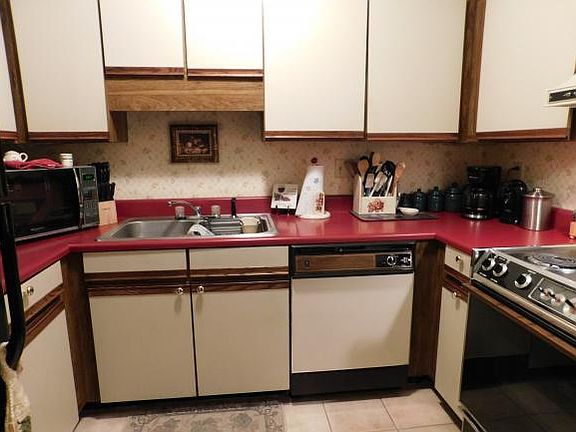 3rd image of 520 Fleetwood Ct