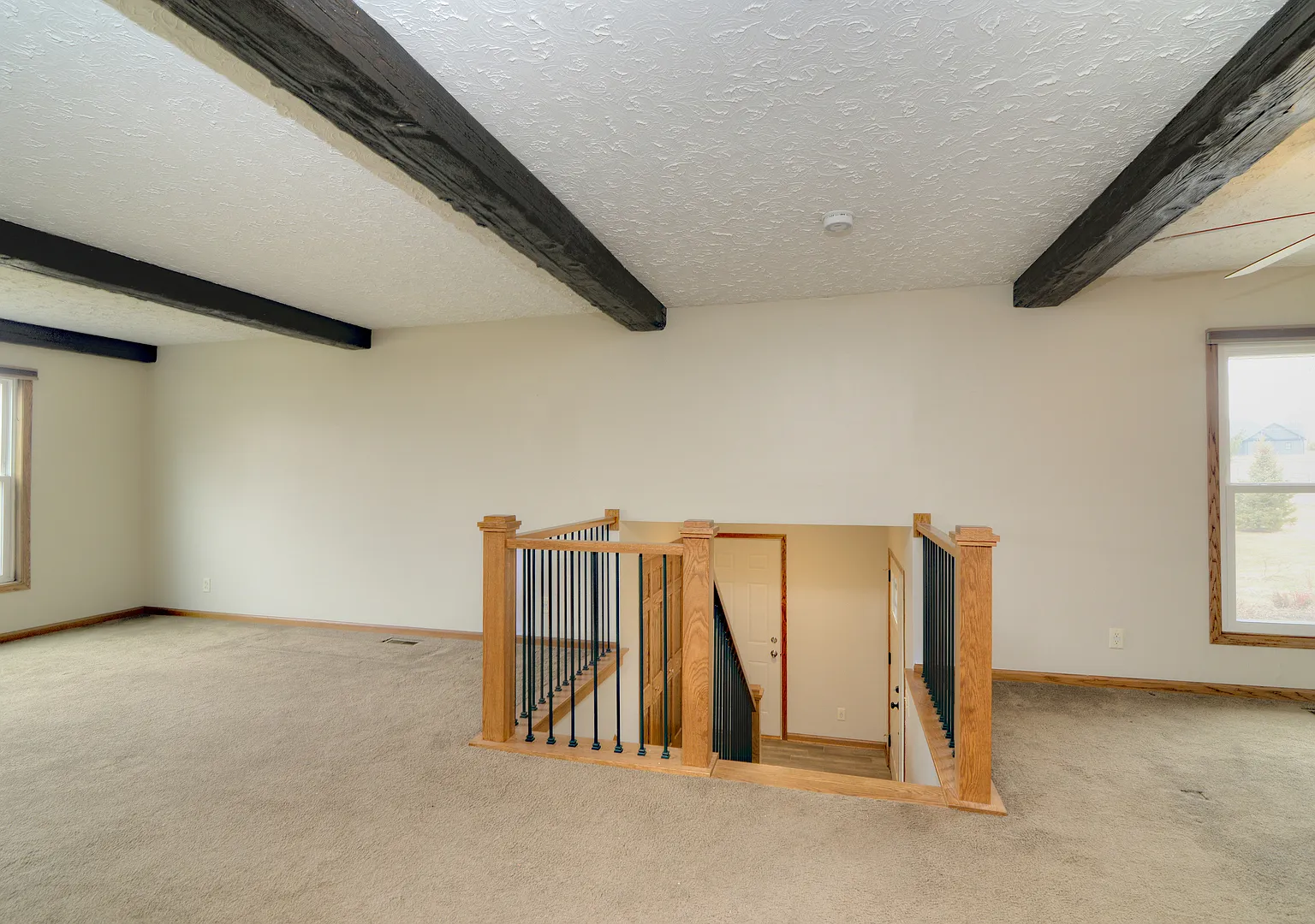 3 bed, 3.0 bath, 2576 sqft, $3,200 — Photo 3