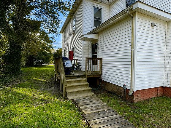 4th image of 19385 Main St