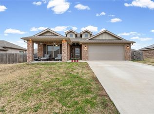 217 Post Oak Ave, Gentry, AR 72734