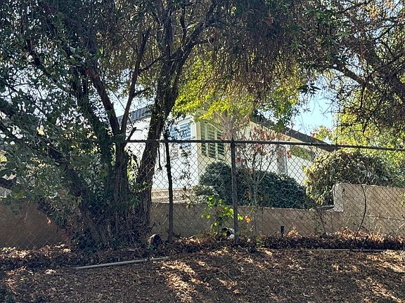 2nd image of 950 Hillcrest Dr
