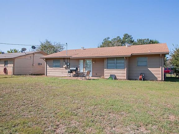 2nd image of 630 Comal Ave