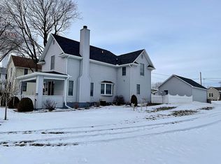 921 8th Ave, Fulton, IL 61252