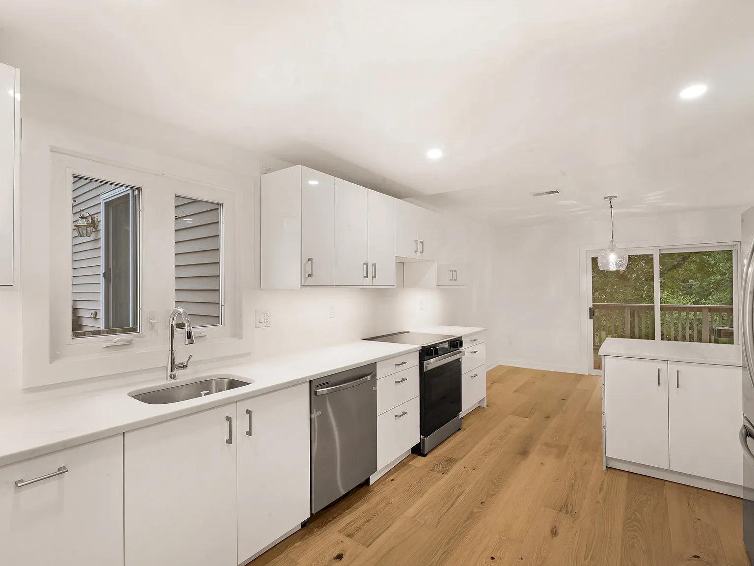 2 bed, 2.5 bath, 1276 sqft, $4,000 — Photo 1
