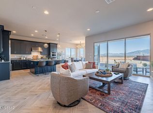 816 N Tombaugh Ln, Green Valley, AZ 85614