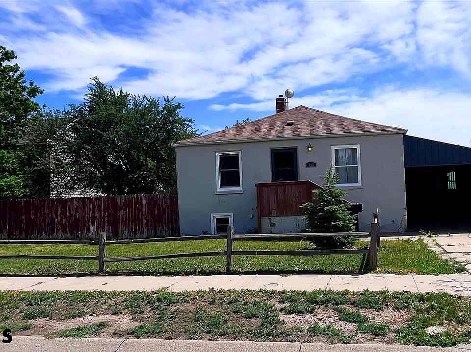 1st image of 719 E 8th St