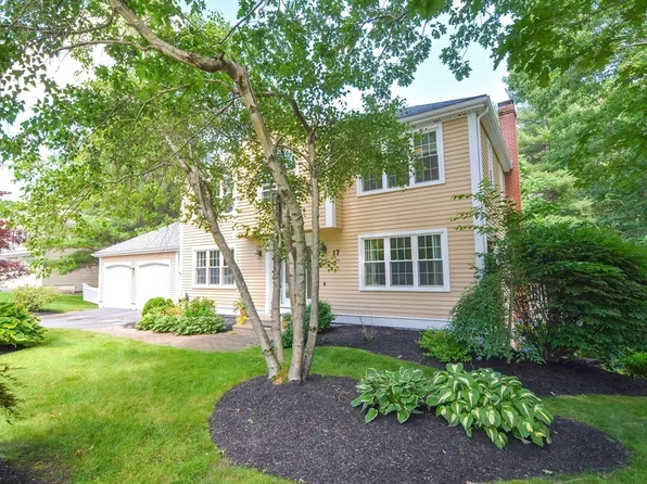 17 Lamplighter Dr, Shrewsbury, MA 01545