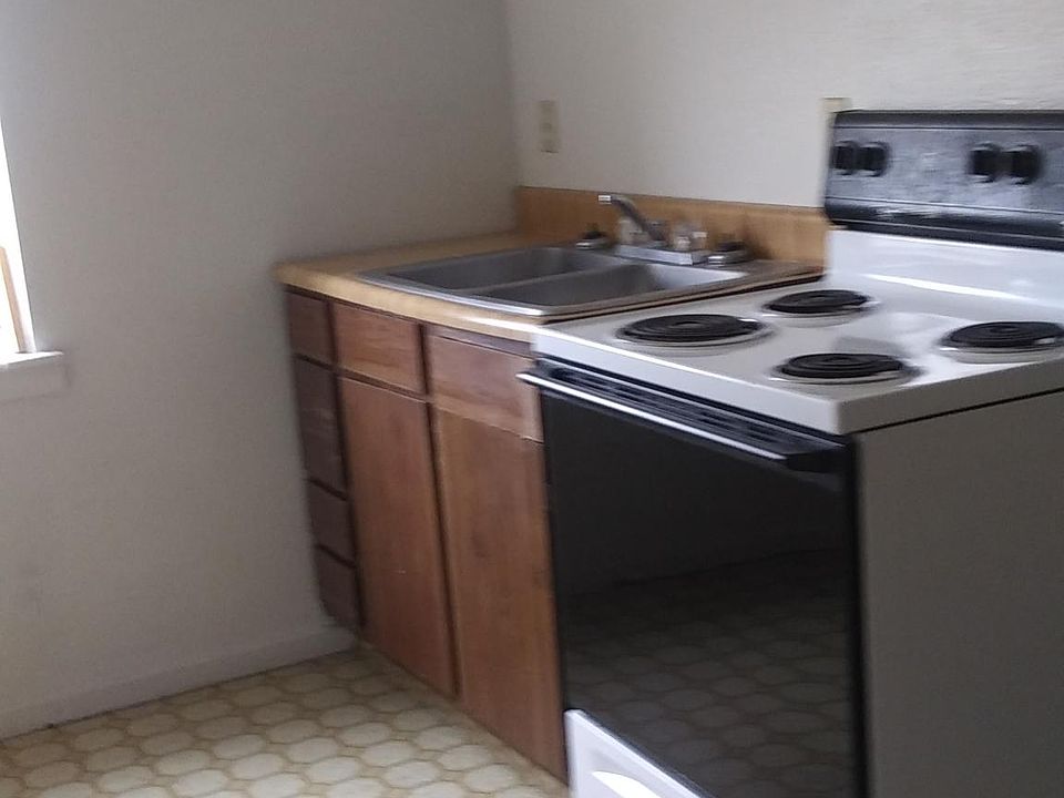 2nd image of 255 NW Main St APT 1
