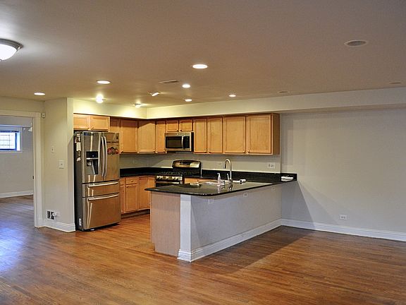 3rd image of 5225 N Ashland Ave APT 1A