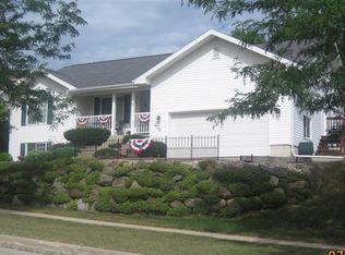 409 Perimeter Rd, Mount Horeb, WI 53572