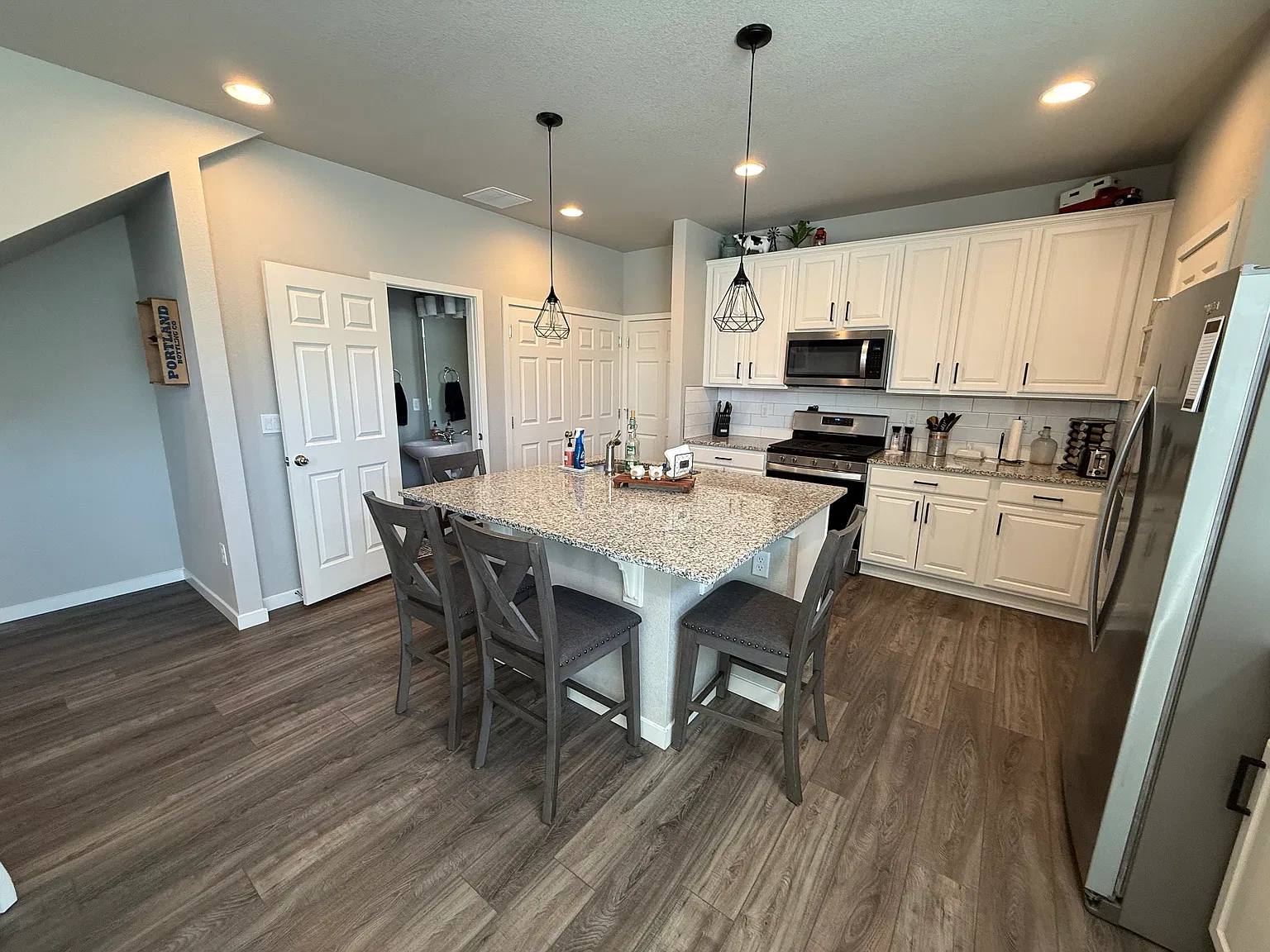 3 bed, 2.5 bath, 1900 sqft, $2,800 — Photo 4