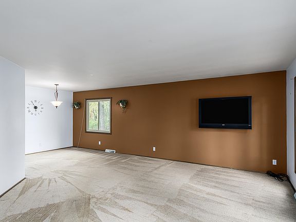 3rd image of 525 Carl Schurz Dr