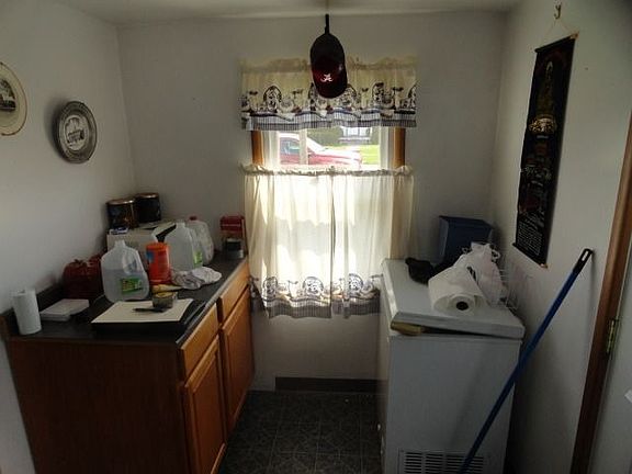 4th image of 926 S 2nd St