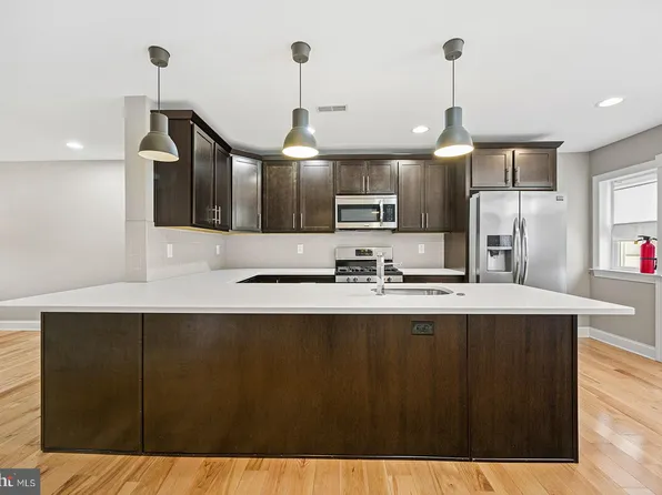 420 Hermit St, Philadelphia, PA 19128