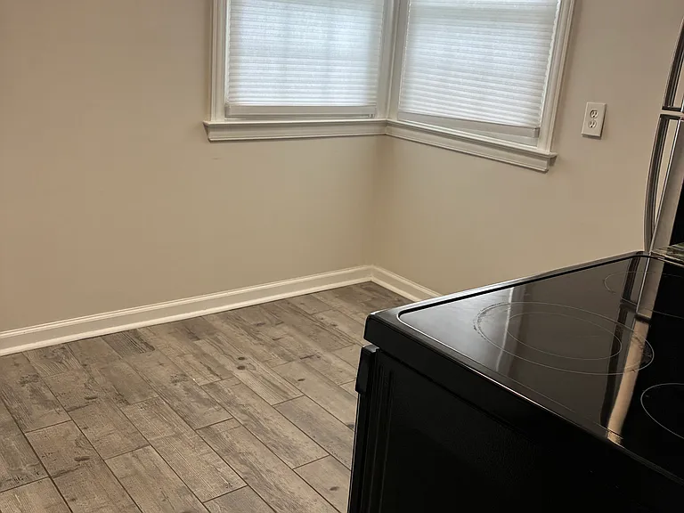 2331 Rowland Ave — Photo 14