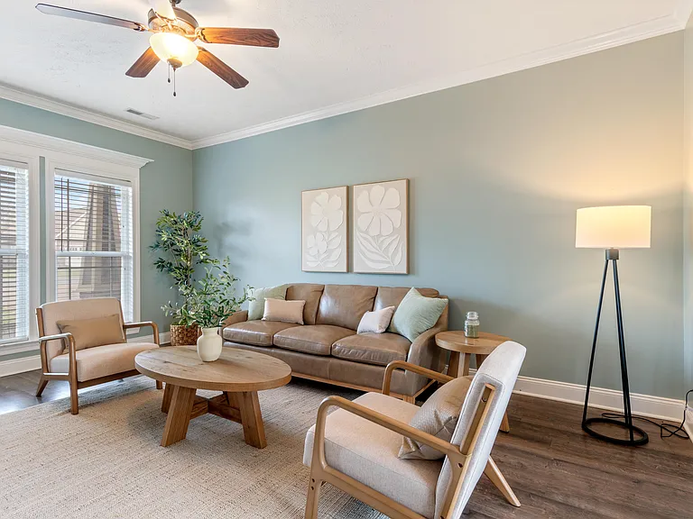 584 Laurel Ln — Photo 11