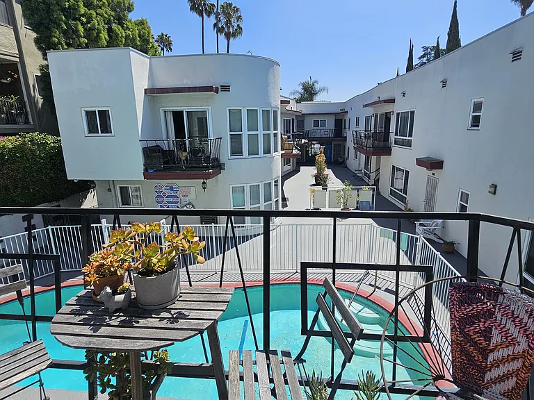 1537 N Laurel Ave #207 — Photo 4