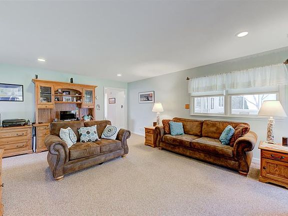 5th image of 30 Green Meadow Blvd