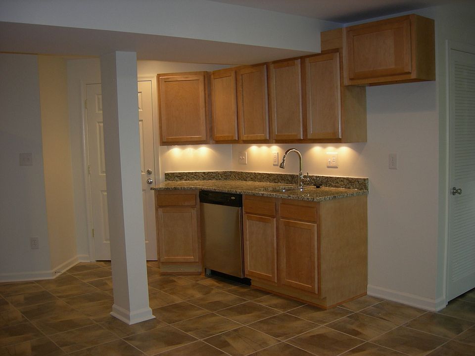 1st image of 922 S George Mason Dr