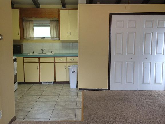 5th image of 490 Upton Dr