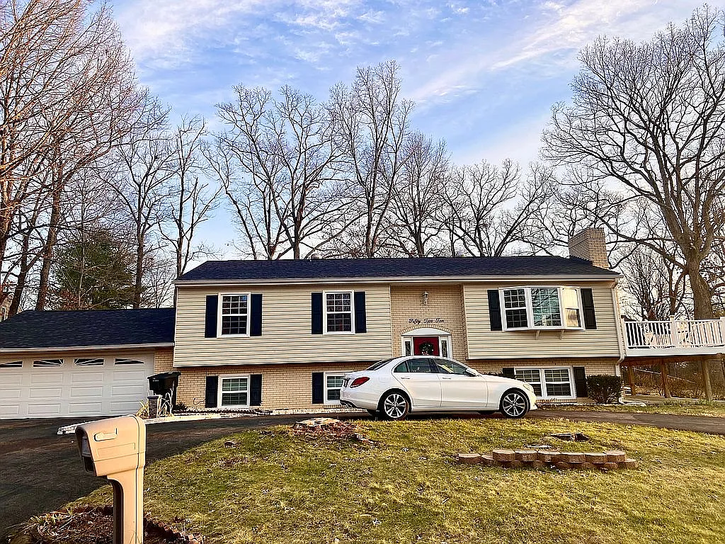5210 Oakmont Cir photo 1
