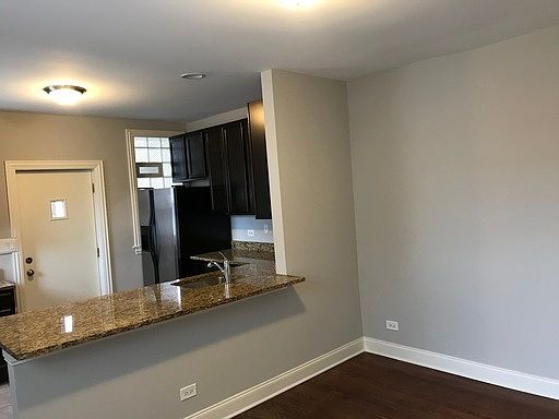 5th image of 4008 N Hamlin Ave #2S