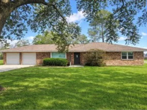 509 Light St, Anahuac, TX 77514