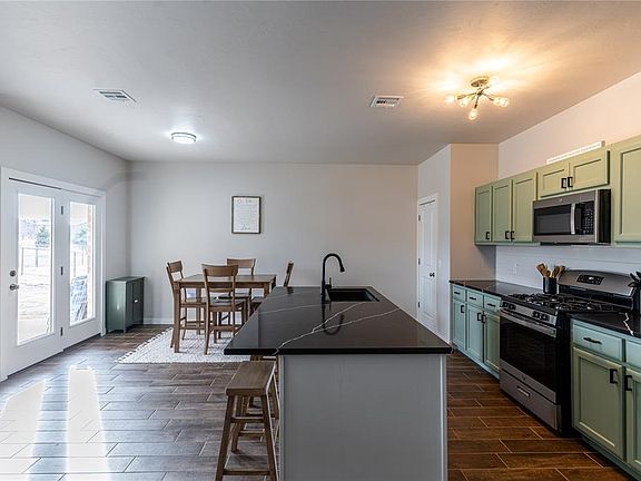 3rd image of 13134 Huntington Dr