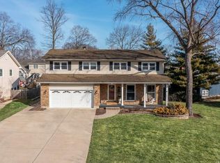 1207 Lyford Ln, Wheaton, IL 60189