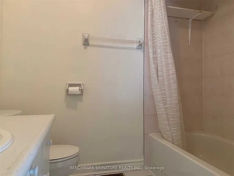 102 Greensboro Dr — Photo 13