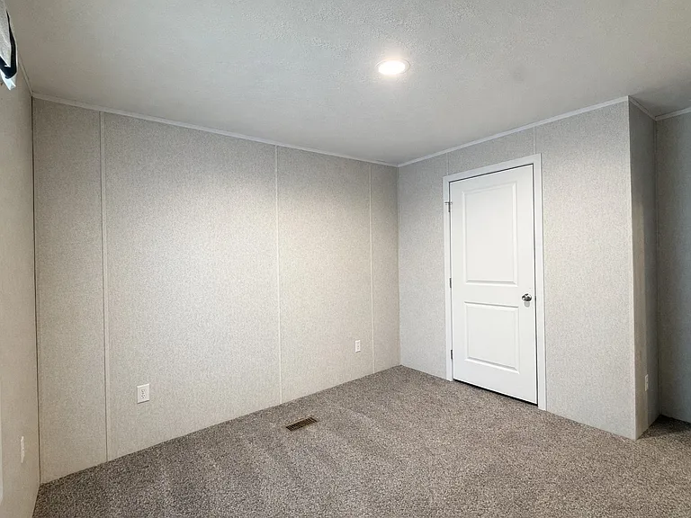 29800 Guilford Cir #253 — Photo 16