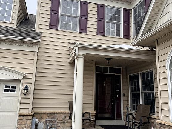 3rd image of 812 E Kennedy Rd