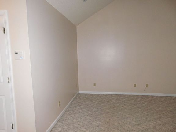 5th image of 4106 Clay Dr