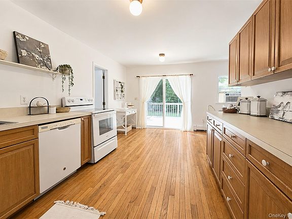 5th image of 34 Barrett Avenue