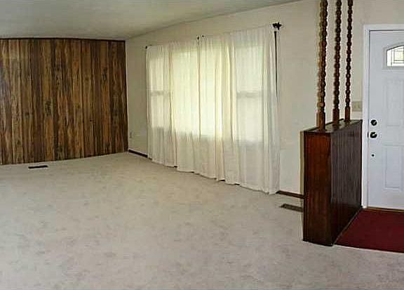 3rd image of 846 Manor Ct