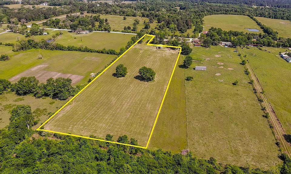 Gorgeous 6+ acres in sought after Grimes County! This property is less than 20 minutes from downtown Montgomery and 25 minutes to downtown Navasota!