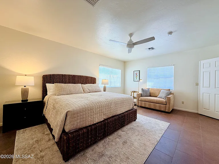 1465 W Bridalveil Pl — Photo 6