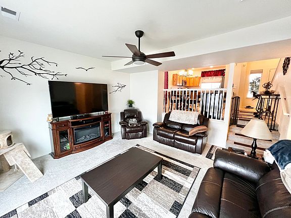 4th image of 1423 Woodcock St