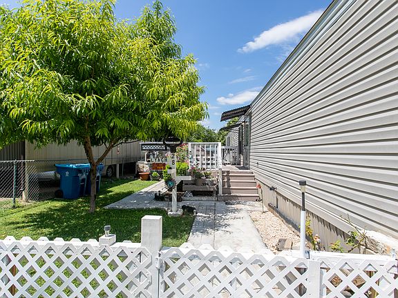 4th image of 28 Yucca Dr