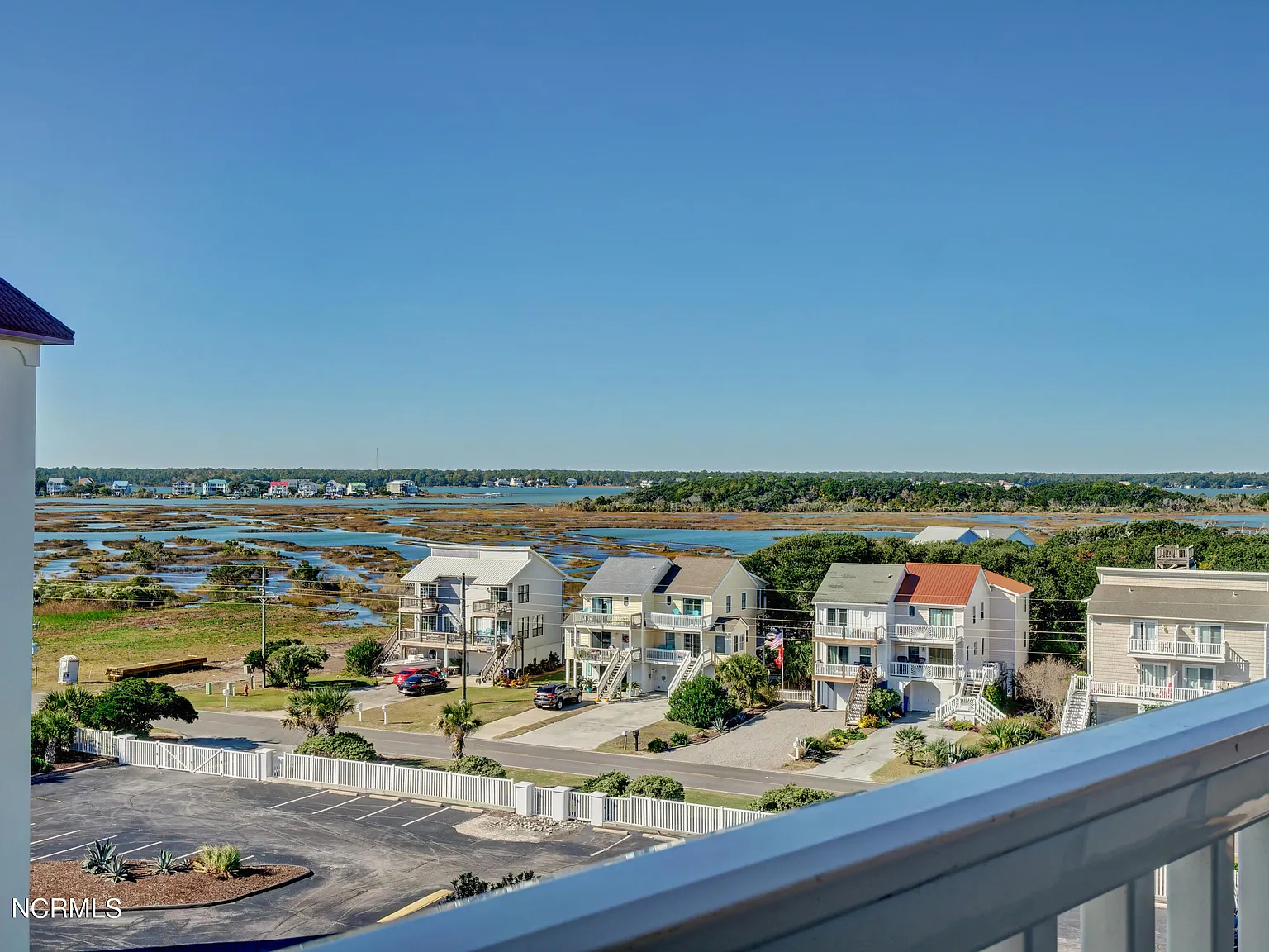 2 bed, 2.0 bath, 1010 sqft, $1,600 — Photo 2
