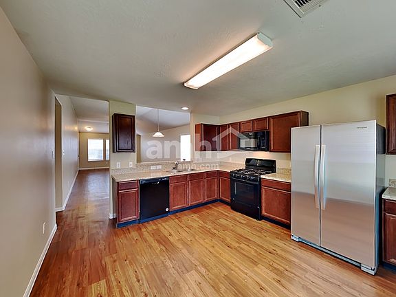 4th image of 3930 Hawthorn Glen Ct