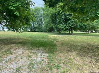 11260 Main Rd, Fenton, MI 48430