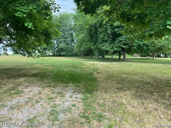 11260 Main Rd, Fenton, MI 48430